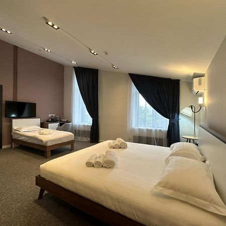 Hotel 78 Cafe Karakol Bagian luar foto