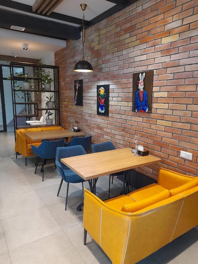 Hotel 78 Cafe Karakol Bagian luar foto