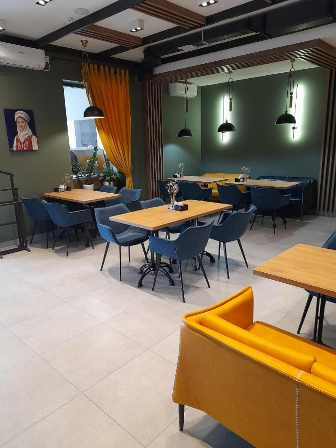 Hotel 78 Cafe Karakol Bagian luar foto