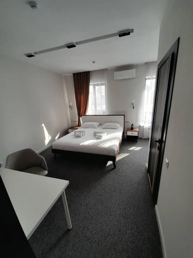Hotel 78 Cafe Karakol Bagian luar foto