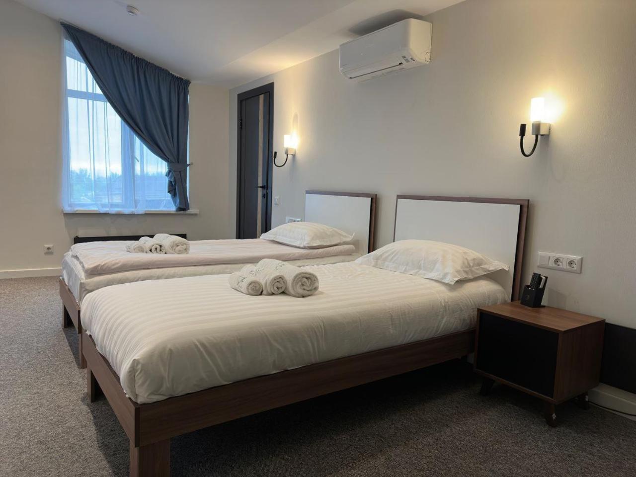 Hotel 78 Cafe Karakol Bagian luar foto