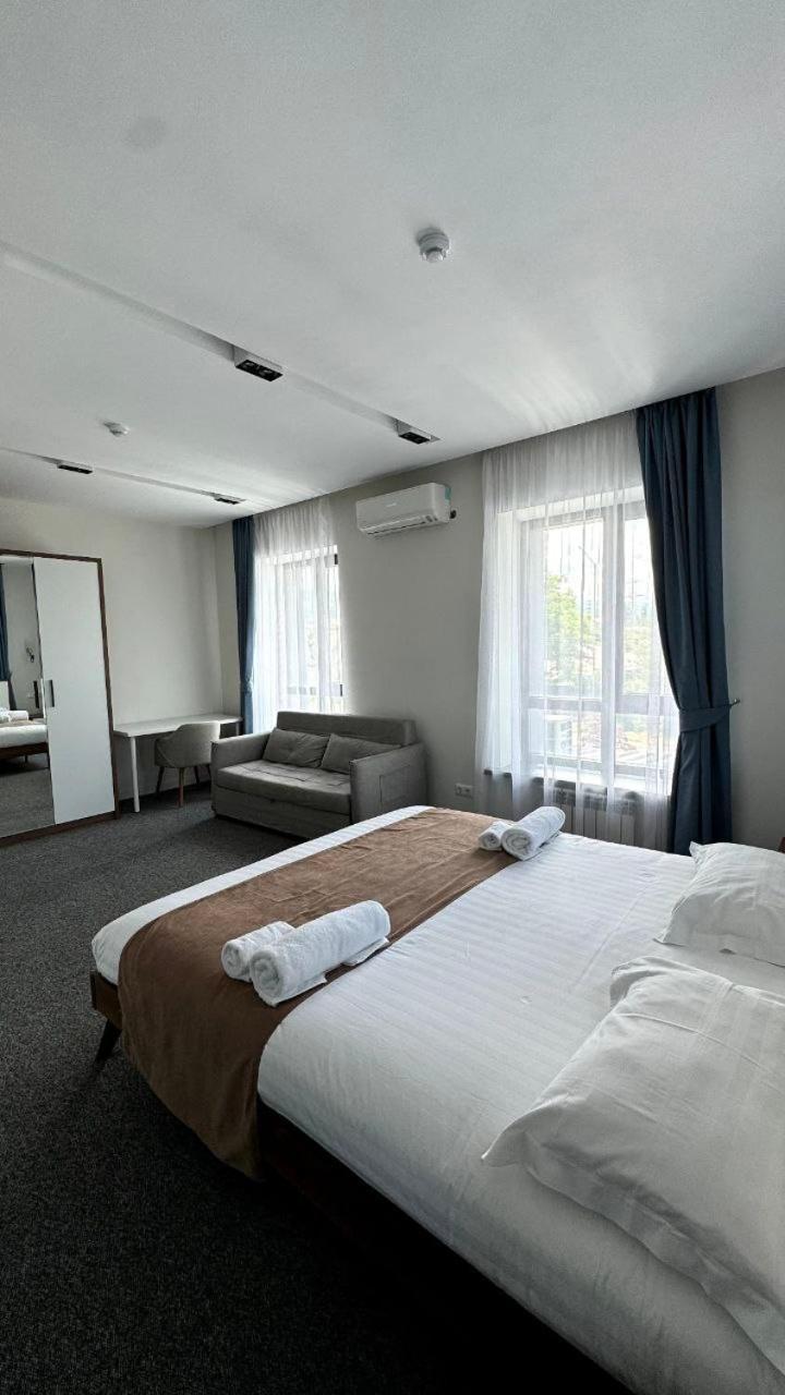 Hotel 78 Cafe Karakol Bagian luar foto