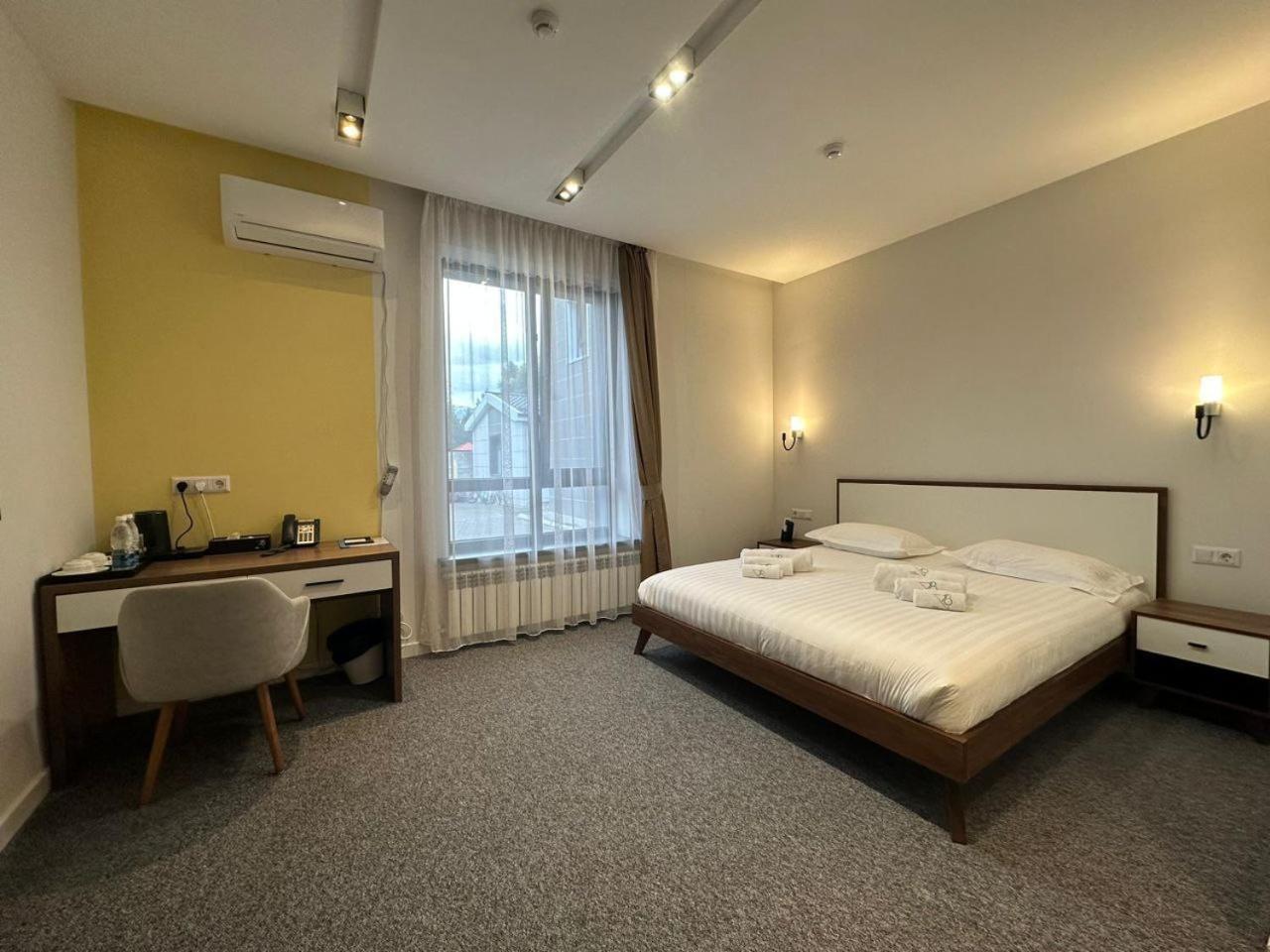 Hotel 78 Cafe Karakol Bagian luar foto